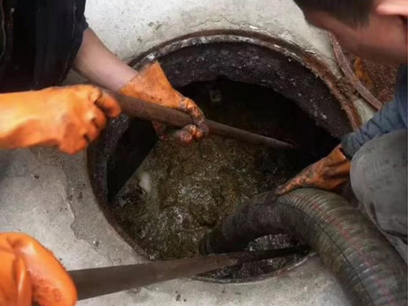 平山清理化粪池时如何避免沼气的危害?